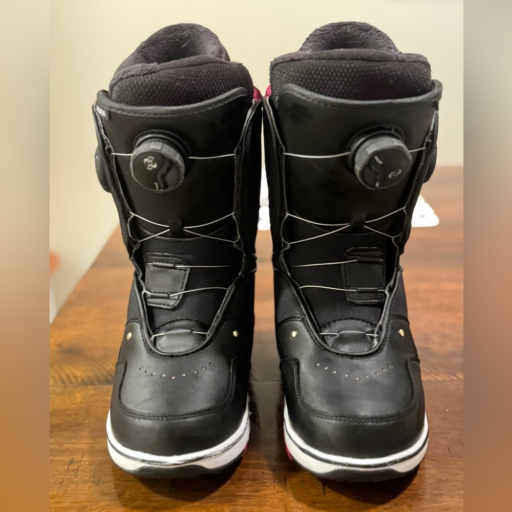 VANS Snowboard boots Size 6